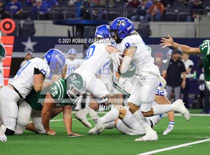 Thumbnail 1 in Gunter @ Franklin (UIL Football 3A D2 Finals) photogallery.