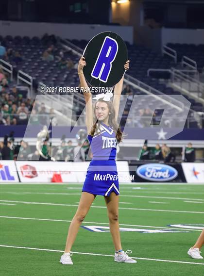 Thumbnail 3 in Gunter @ Franklin (UIL Football 3A D2 Finals) photogallery.