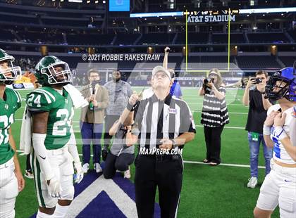Thumbnail 2 in Gunter @ Franklin (UIL Football 3A D2 Finals) photogallery.