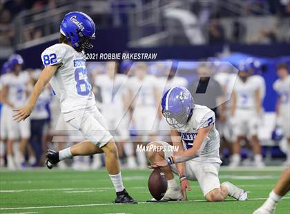 Thumbnail 1 in Gunter @ Franklin (UIL Football 3A D2 Finals) photogallery.