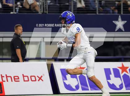 Thumbnail 2 in Gunter @ Franklin (UIL Football 3A D2 Finals) photogallery.