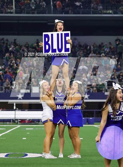 Thumbnail 2 in Gunter @ Franklin (UIL Football 3A D2 Finals) photogallery.