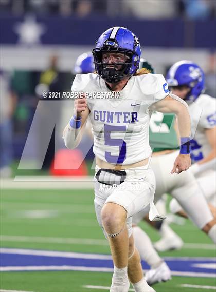 Thumbnail 2 in Gunter @ Franklin (UIL Football 3A D2 Finals) photogallery.