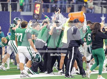 Thumbnail 2 in Gunter @ Franklin (UIL Football 3A D2 Finals) photogallery.