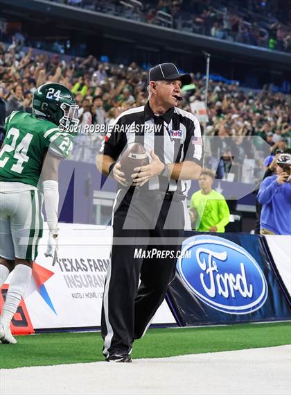 Thumbnail 3 in Gunter @ Franklin (UIL Football 3A D2 Finals) photogallery.