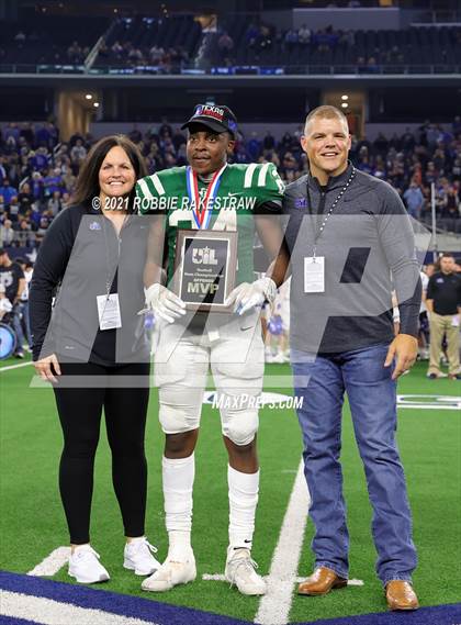 Thumbnail 2 in Gunter @ Franklin (UIL Football 3A D2 Finals) photogallery.