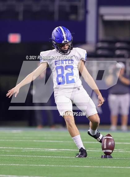 Thumbnail 2 in Gunter @ Franklin (UIL Football 3A D2 Finals) photogallery.