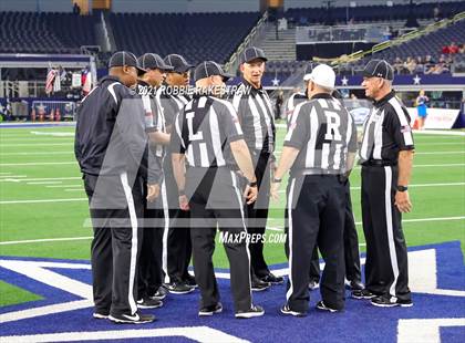 Thumbnail 2 in Gunter @ Franklin (UIL Football 3A D2 Finals) photogallery.