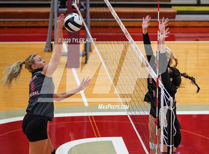 Thumbnail 1 in Brownstown Central vs. Indianapolis Cardinal Ritter (Regional Semifinal) photogallery.