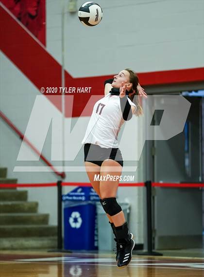 Thumbnail 1 in Brownstown Central vs. Indianapolis Cardinal Ritter (Regional Semifinal) photogallery.