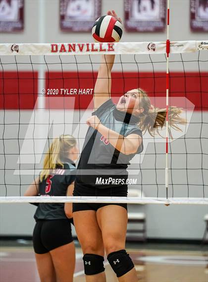 Thumbnail 2 in Brownstown Central vs. Indianapolis Cardinal Ritter (Regional Semifinal) photogallery.