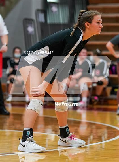 Thumbnail 2 in Brownstown Central vs. Indianapolis Cardinal Ritter (Regional Semifinal) photogallery.