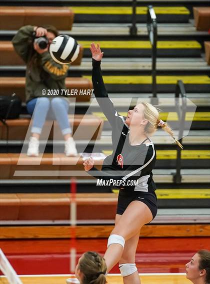 Thumbnail 3 in Brownstown Central vs. Indianapolis Cardinal Ritter (Regional Semifinal) photogallery.