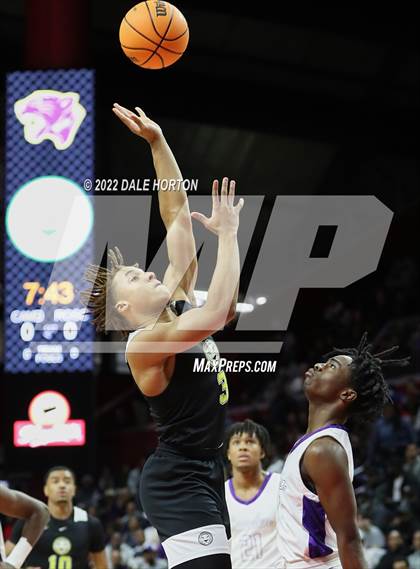Thumbnail 1 in Roselle Catholic vs. Camden photogallery.