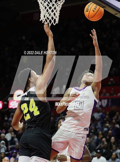 Thumbnail 3 in Roselle Catholic vs. Camden photogallery.