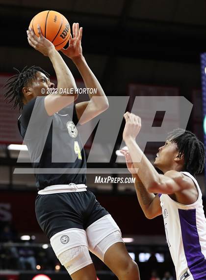 Thumbnail 3 in Roselle Catholic vs. Camden photogallery.
