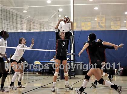 Thumbnail 2 in Brentwood vs. La Salle (Molten Classic) photogallery.