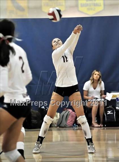 Thumbnail 3 in Brentwood vs. La Salle (Molten Classic) photogallery.