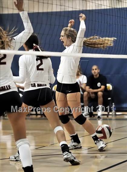 Thumbnail 1 in Brentwood vs. La Salle (Molten Classic) photogallery.