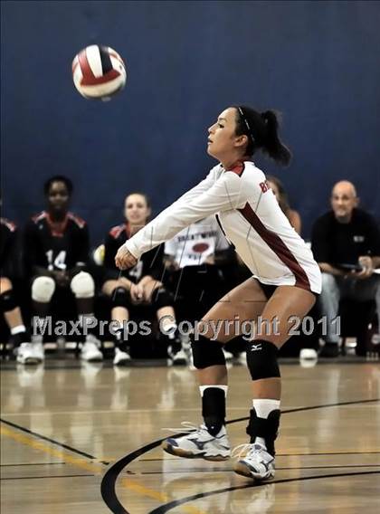 Thumbnail 2 in Brentwood vs. La Salle (Molten Classic) photogallery.
