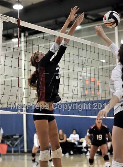 Thumbnail 1 in Brentwood vs. La Salle (Molten Classic) photogallery.