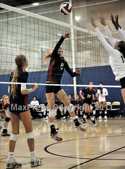 Thumbnail 1 in Brentwood vs. La Salle (Molten Classic) photogallery.