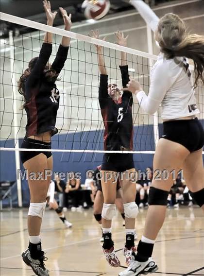Thumbnail 2 in Brentwood vs. La Salle (Molten Classic) photogallery.