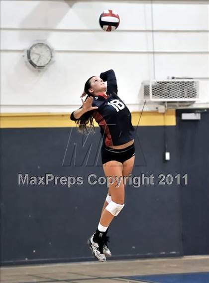 Thumbnail 1 in Brentwood vs. La Salle (Molten Classic) photogallery.
