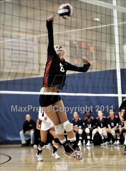 Thumbnail 2 in Brentwood vs. La Salle (Molten Classic) photogallery.