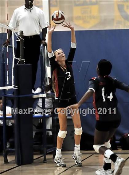 Thumbnail 3 in Brentwood vs. La Salle (Molten Classic) photogallery.
