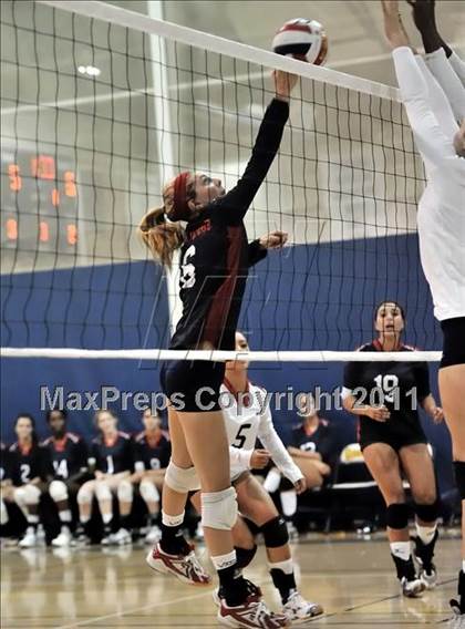 Thumbnail 1 in Brentwood vs. La Salle (Molten Classic) photogallery.