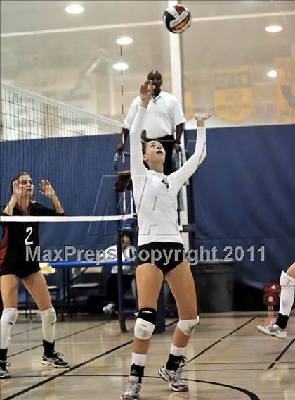 Thumbnail 3 in Brentwood vs. La Salle (Molten Classic) photogallery.
