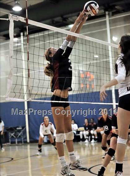 Thumbnail 1 in Brentwood vs. La Salle (Molten Classic) photogallery.