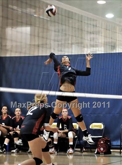 Thumbnail 2 in Brentwood vs. La Salle (Molten Classic) photogallery.