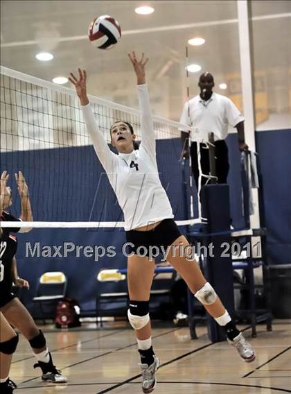 Thumbnail 3 in Brentwood vs. La Salle (Molten Classic) photogallery.