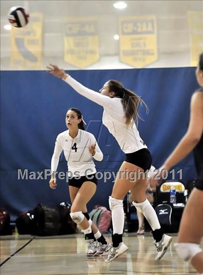 Thumbnail 2 in Brentwood vs. La Salle (Molten Classic) photogallery.
