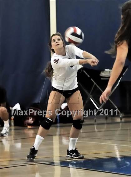 Thumbnail 2 in Brentwood vs. La Salle (Molten Classic) photogallery.