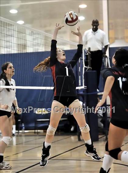 Thumbnail 3 in Brentwood vs. La Salle (Molten Classic) photogallery.