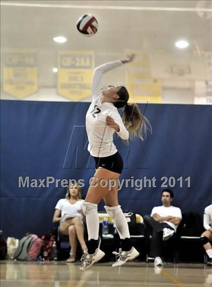 Thumbnail 2 in Brentwood vs. La Salle (Molten Classic) photogallery.