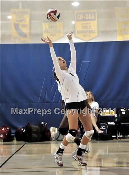 Thumbnail 3 in Brentwood vs. La Salle (Molten Classic) photogallery.
