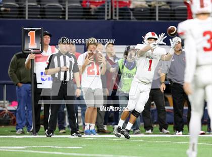 Thumbnail 3 in The Woodlands vs. Lake Travis (UIL 6A Division 1 Final) photogallery.