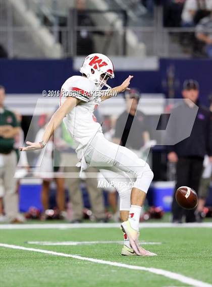 Thumbnail 2 in The Woodlands vs. Lake Travis (UIL 6A Division 1 Final) photogallery.