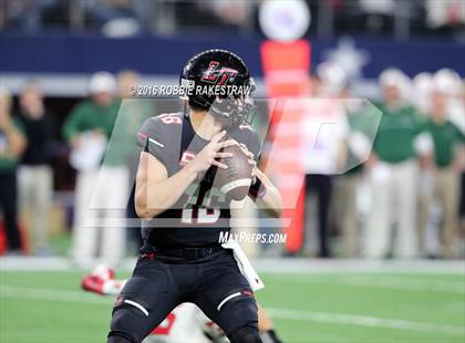 Thumbnail 3 in The Woodlands vs. Lake Travis (UIL 6A Division 1 Final) photogallery.