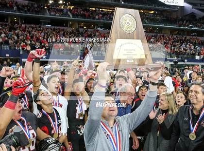 Thumbnail 2 in The Woodlands vs. Lake Travis (UIL 6A Division 1 Final) photogallery.