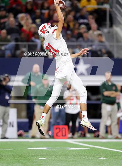 Thumbnail 3 in The Woodlands vs. Lake Travis (UIL 6A Division 1 Final) photogallery.
