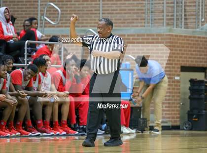 Thumbnail 2 in Carter vs. Community (UIL 4A Bi-District Playoff) photogallery.