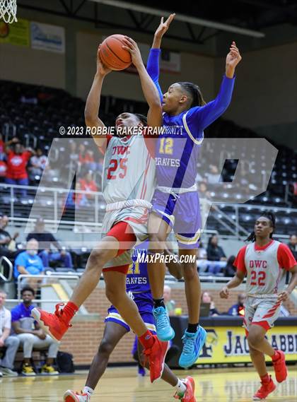 Thumbnail 3 in Carter vs. Community (UIL 4A Bi-District Playoff) photogallery.
