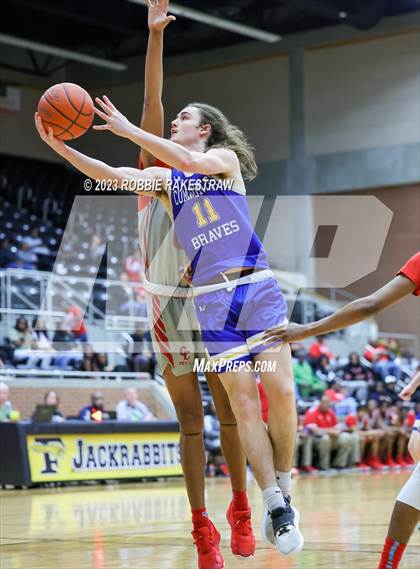 Thumbnail 2 in Carter vs. Community (UIL 4A Bi-District Playoff) photogallery.