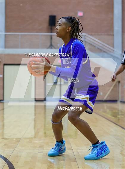 Thumbnail 2 in Carter vs. Community (UIL 4A Bi-District Playoff) photogallery.
