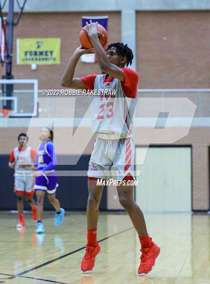 Thumbnail 2 in Carter vs. Community (UIL 4A Bi-District Playoff) photogallery.